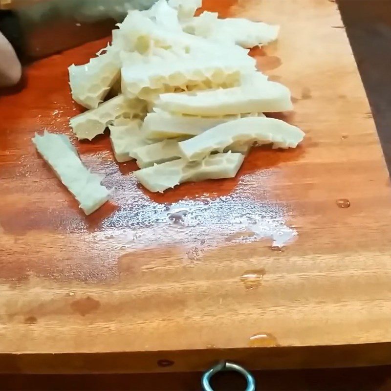 Step 1 Prepare Ingredients for Stir-Fried Beef Intestines with Curry