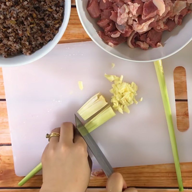 Step 1 Prepare the ingredients for Brown Rice Porridge with Beef