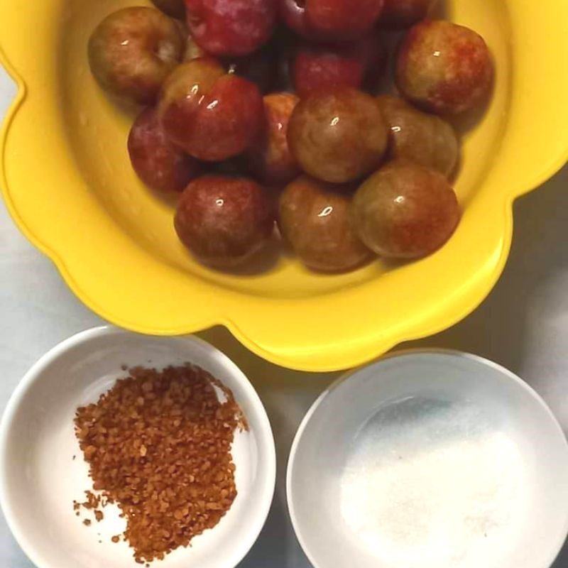 Step 1 Prepare the Ingredients for Salt and Chili Plum Shake (recipe shared by users)