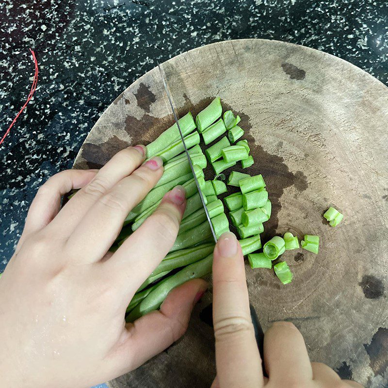 Step 1 Prepare the ingredients for Fried Rice with Prawns and Eggs (Recipe shared by users)