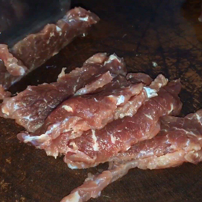 Step 1 Prepare the ingredients for Sichuan Boiled Beef