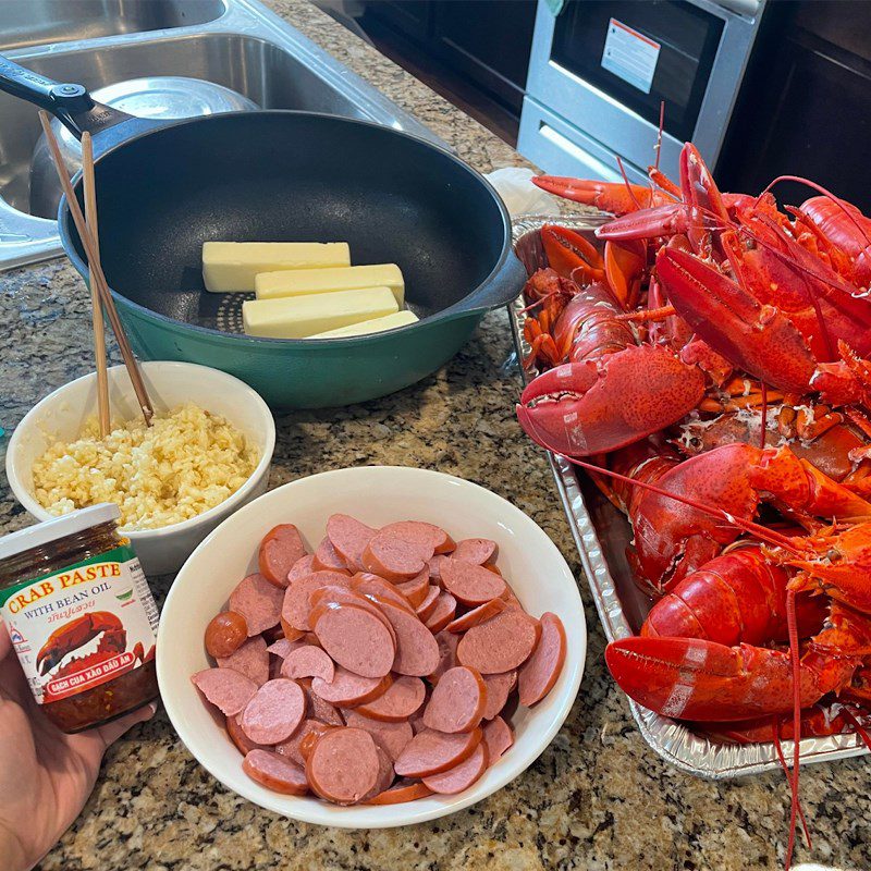 Step 1 Prepare the ingredients Lobster with garlic butter sauce