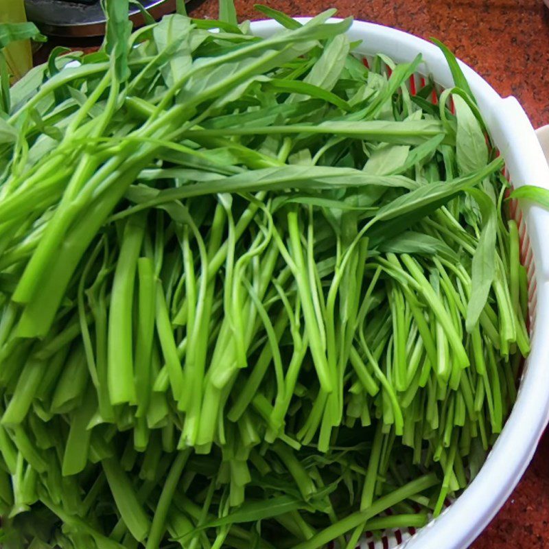 Step 1 Prepare the ingredients for Sour Shrimp Water Spinach Soup