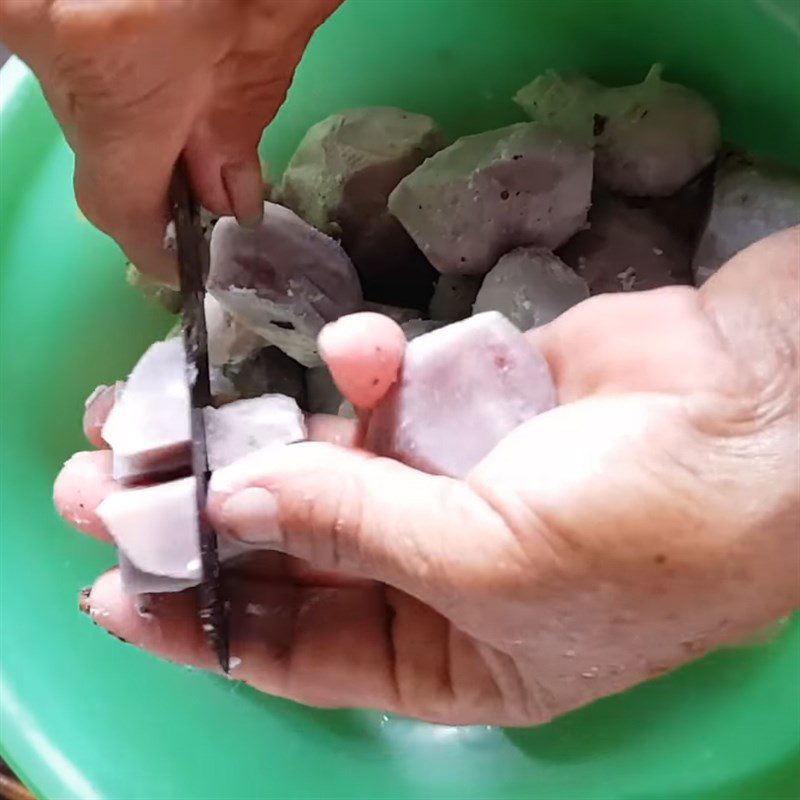 Step 1 Prepare the ingredients for White Bean Che with Taro and Coconut Milk