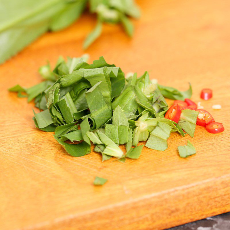 Step 1 Prepare the ingredients for sour bamboo shoot catfish soup