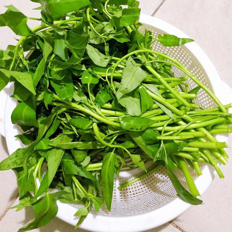 Step 1 Prepare the ingredients for Crab Soup with Water Spinach