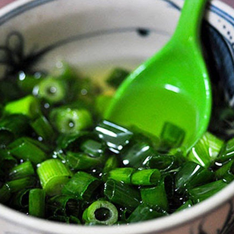 Step 1 Prepare the ingredients for Stir-fried Noodles with Lemongrass and Chili