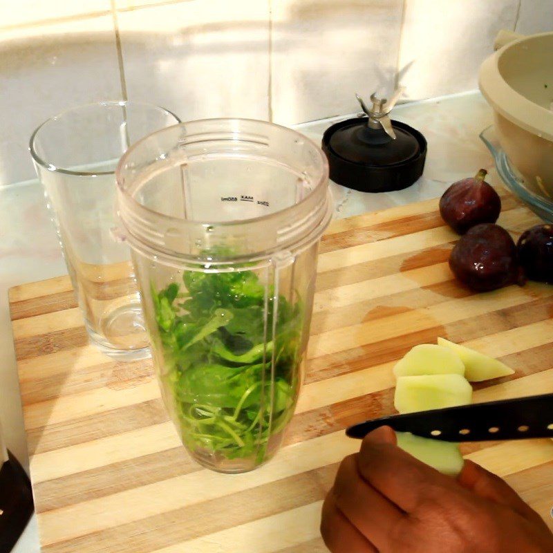 Step 1 Prepare the ingredients for Fig Smoothie with Apple and Spinach