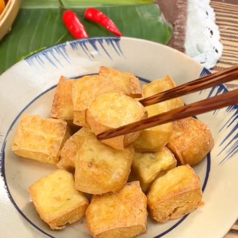 Step 1 Prepare ingredients for Braised Tofu with Soy Sauce (Recipe from the Tiktok channel Vegan Kitchen XANH)