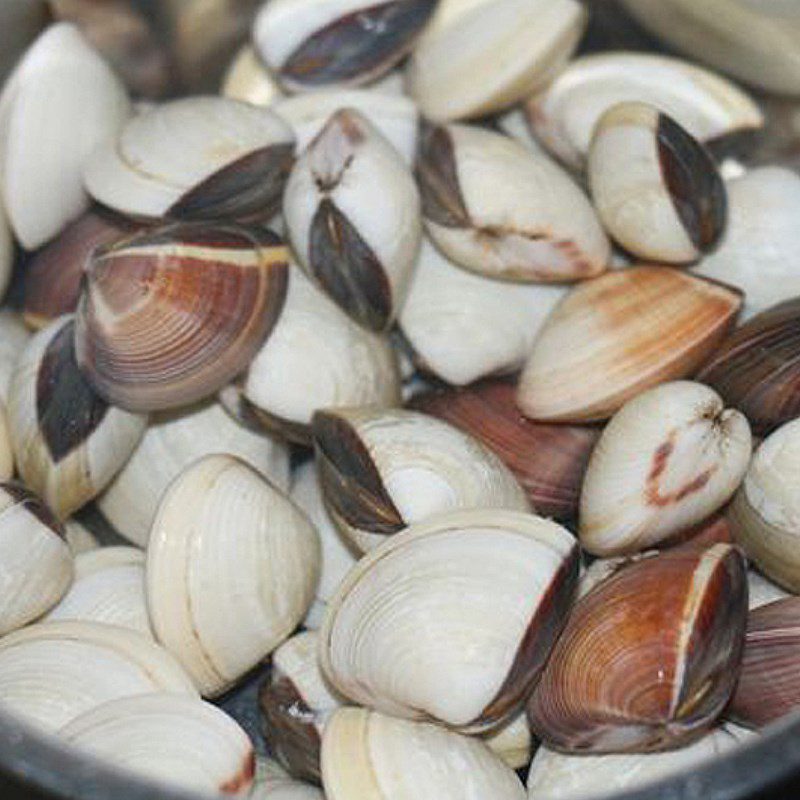 Step 1 Prepare the ingredients for Sour Clam Soup (ngheu) with Dọc Mùng