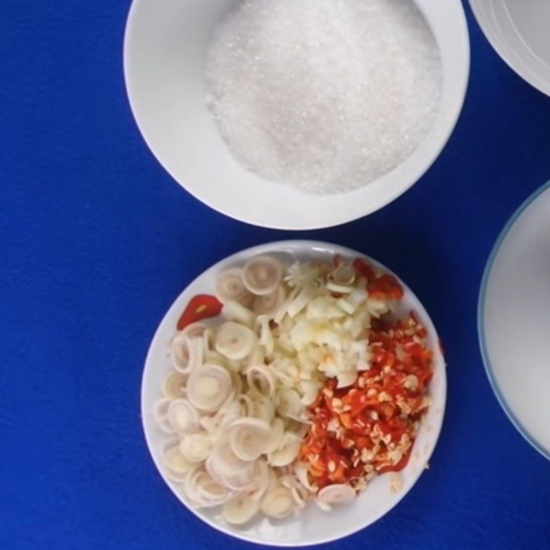 Step 1 Prepare the ingredients for the dipping sauce