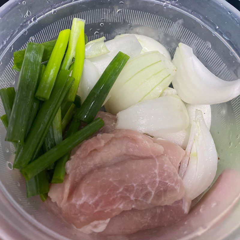 Step 1 Prepare the Ingredients for Stir-fried Noodles with Pork and Onion