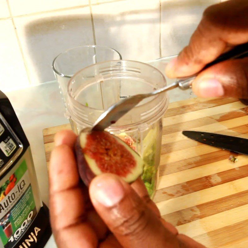 Step 1 Prepare the ingredients for Fig Smoothie with Apple and Spinach