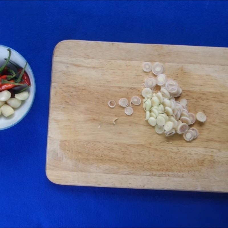 Step 1 Prepare the ingredients for Chili dipping sauce for snails