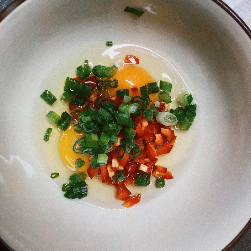 Step 1 Prepare the ingredients for Fried Eggs with Fish Sauce