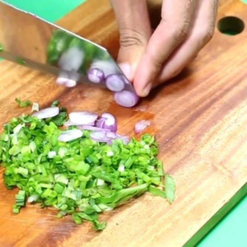 Step 1 Prepare ingredients for Thai-style snail dipping sauce