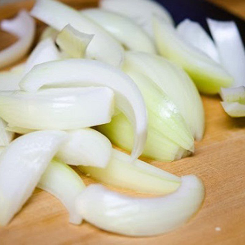 Step 1 Prepare the Ingredients for Stir-fried Noodles with Pork and Onion