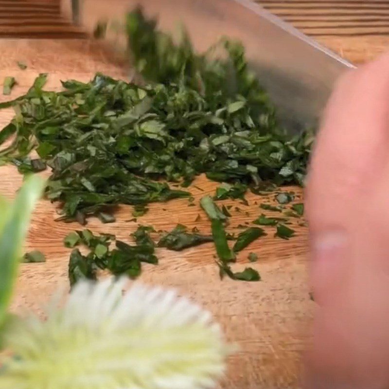 Step 1 Prepare the Ingredients for Fried Eggs with Vietnamese Knotweed Leaves (Recipe shared from TikTok Into the Kitchen with TasteVN)