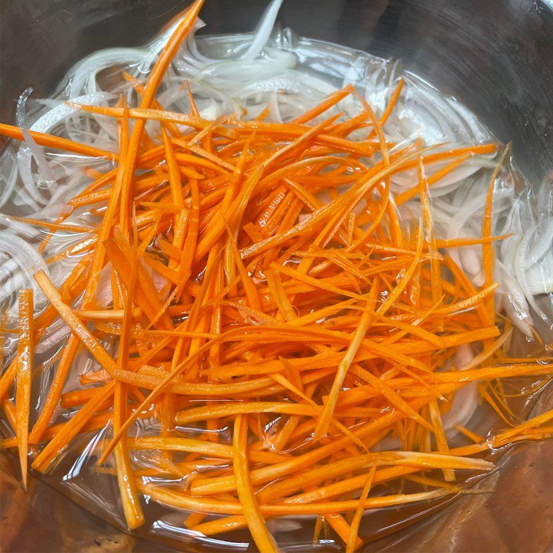 Step 1 Prepare the ingredients for Rambutan Chicken Salad