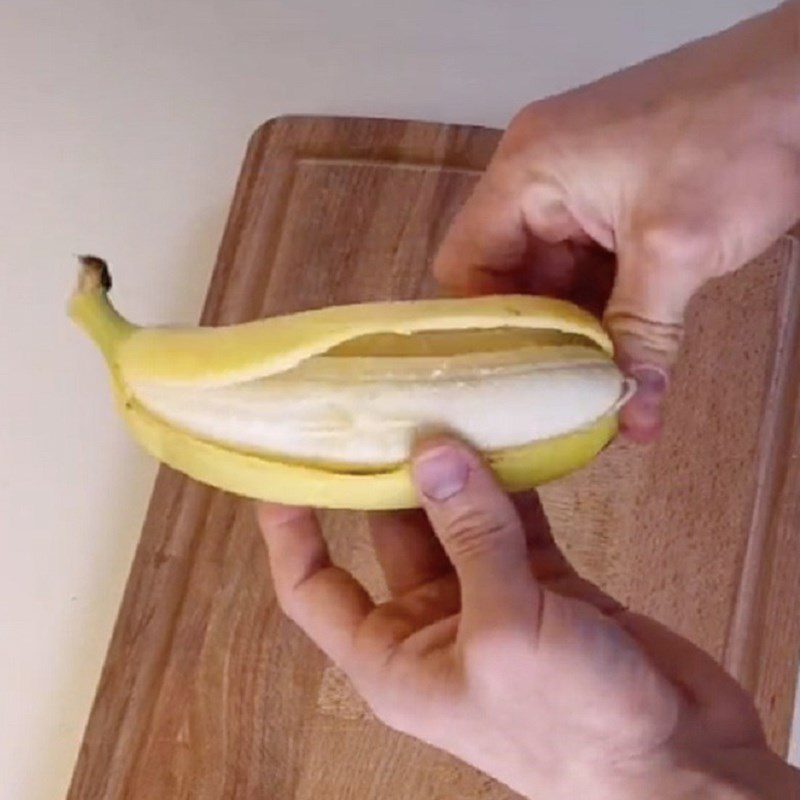 Step 1 Prepare the ingredients for Walnut Banana Smoothie