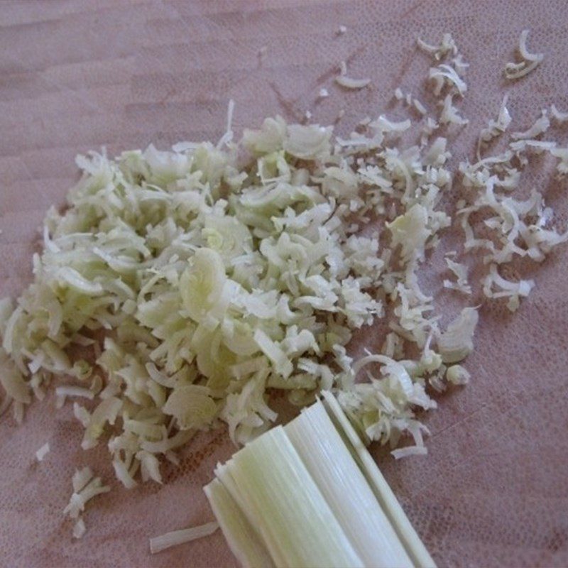 Step 1 Prepare the ingredients for fried pork belly with lemongrass and chili using an air fryer