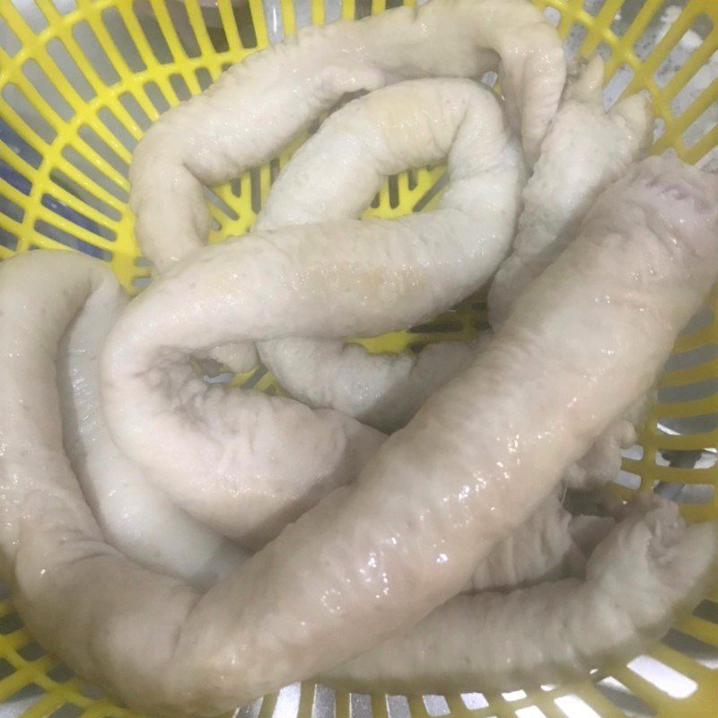 Step 1 Prepare the ingredients Fried Pork Intestines with Garlic and Chili