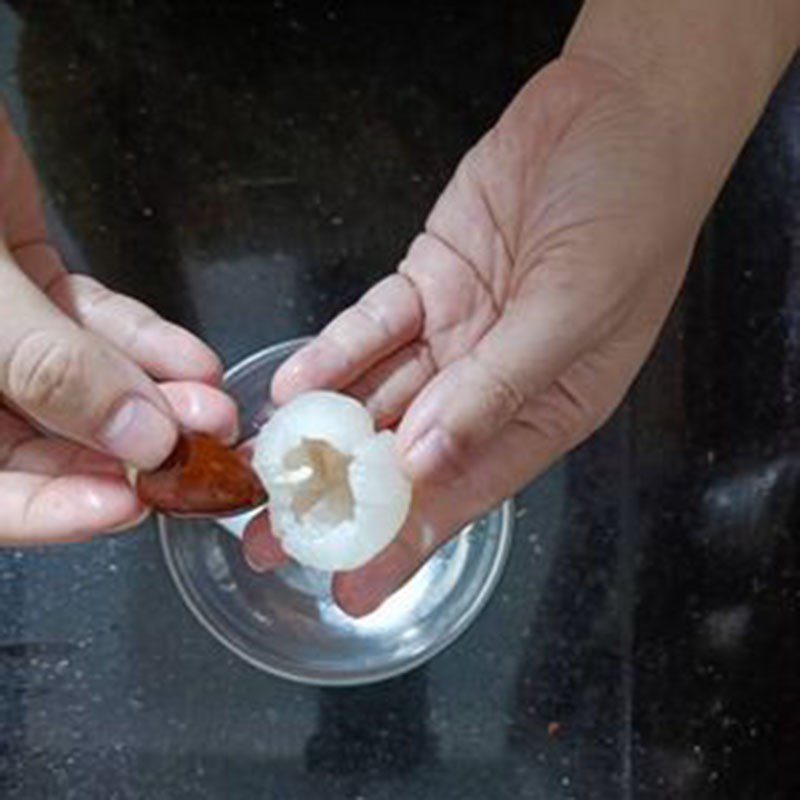 Step 1 Prepare the ingredients for stewed bird's nest with lychee