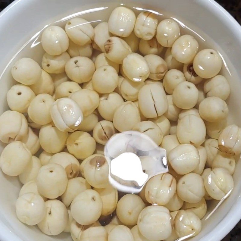 Step 1 Prepare the ingredients for Beef Tail Stew with Lotus Seeds