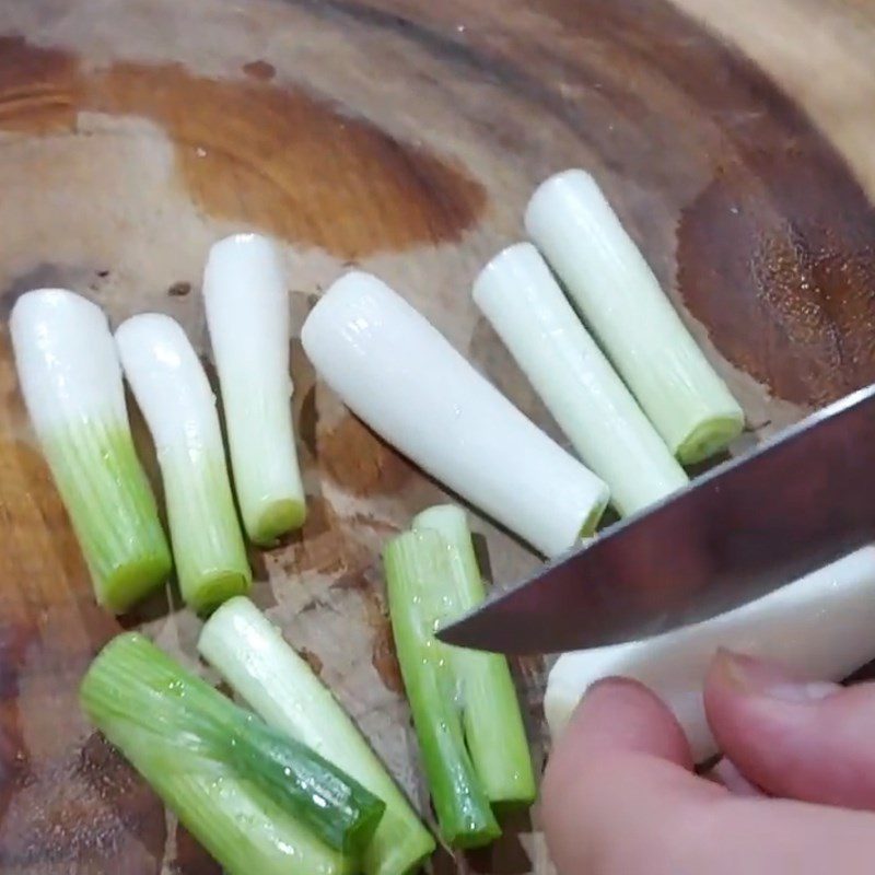 Step 1 Prepare the ingredients for braised oxtail with lotus seeds