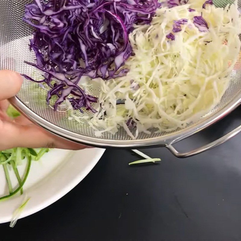 Step 1 Prepare the ingredients for crab stick sushi with cabbage