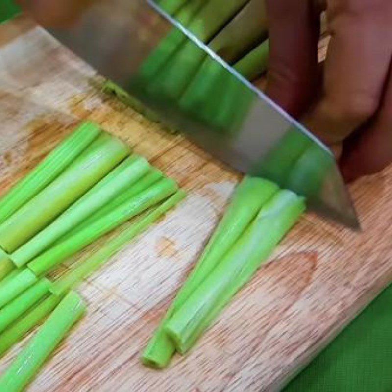 Step 1 Prepare the Ingredients for Lemongrass Steamed Oyster Mushrooms with Dipping Sauce