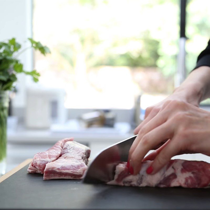 Step 1 Prepare the ingredients for Radish Soup with Pork Ribs