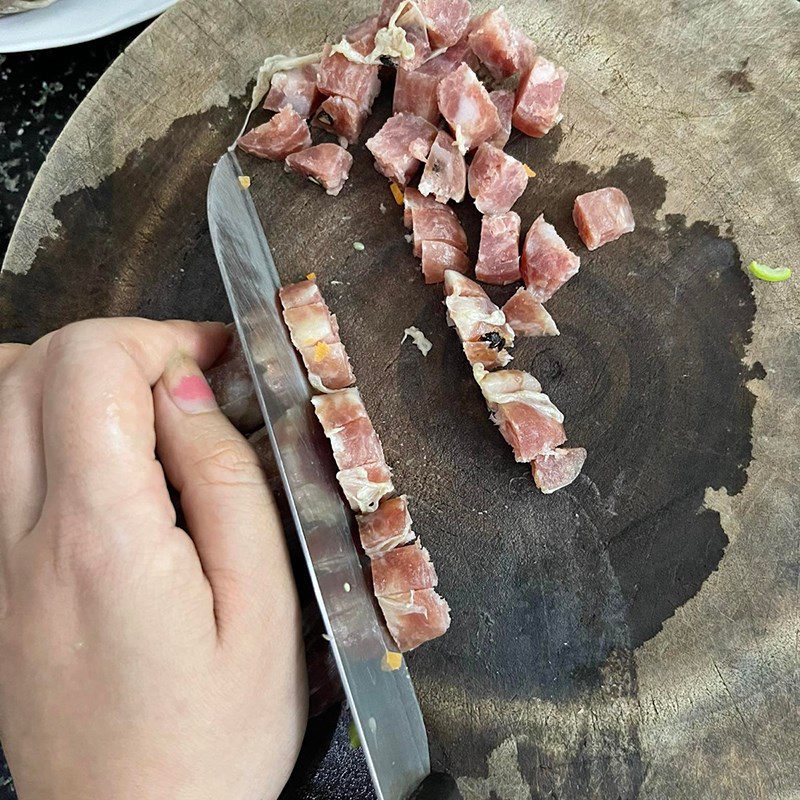 Step 1 Prepare the ingredients for Fried Rice with Prawns and Eggs (Recipe shared by users)