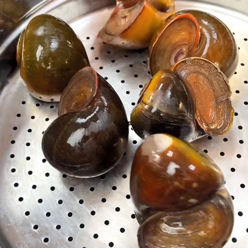 Step 1 Prepare the Ingredients for Grilled Apple Snails with Green Pepper (Recipe shared from TikTok Cooking with TasteVN)