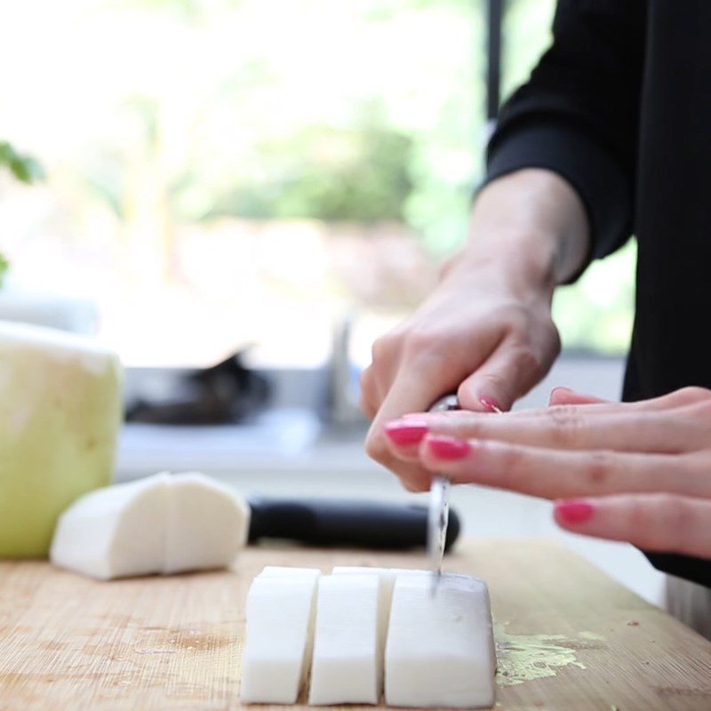 Step 1 Prepare the ingredients for Radish Soup with Pork Ribs