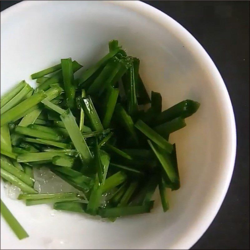 Step 1 Prepare the ingredients for Steamed Chives with Rock Sugar