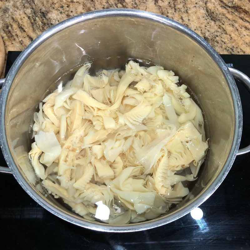 Step 1 Prepare the ingredients for Duck Bamboo Noodles using an electric rice cooker