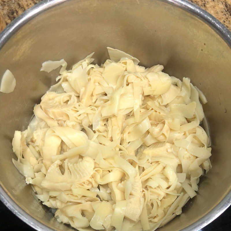 Step 1 Prepare the ingredients for Duck Bamboo Noodles using an electric rice cooker