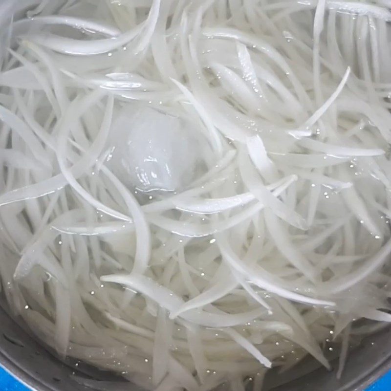 Step 1 Preparation of Ingredients for Beef Salad with Dried Shrimp