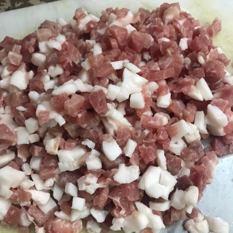 Step 1 Prepare the ingredients for Stir-fried Minced Pork with Tomato