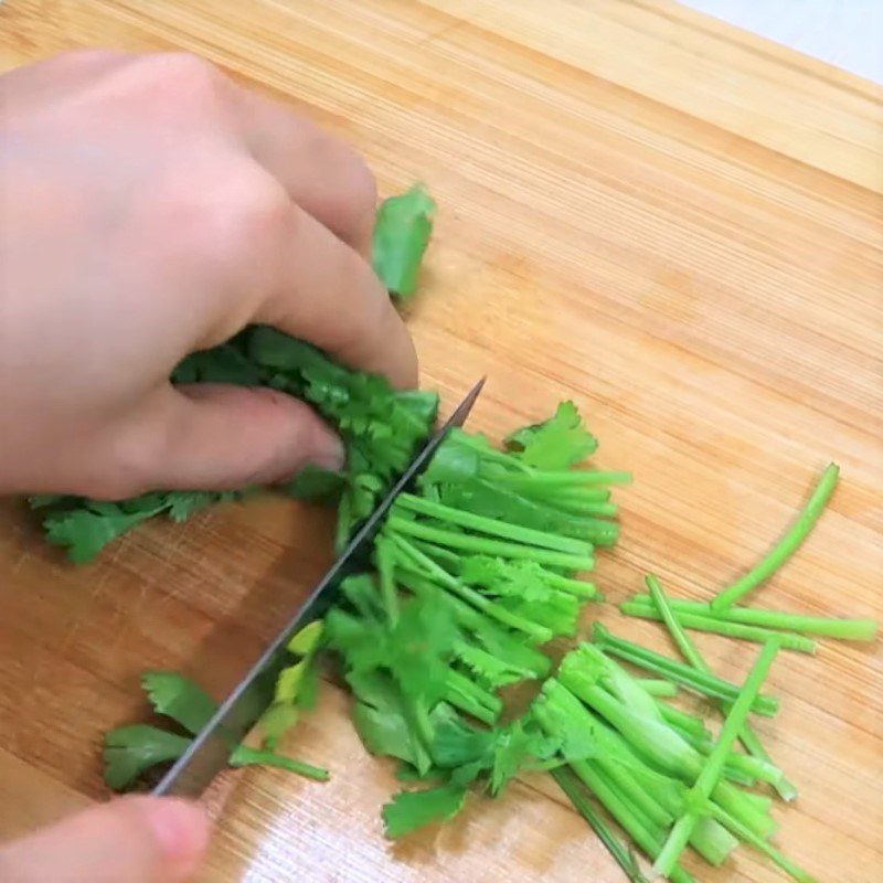 Step 1 Prepare the ingredients for Green Pepper Dipping Sauce