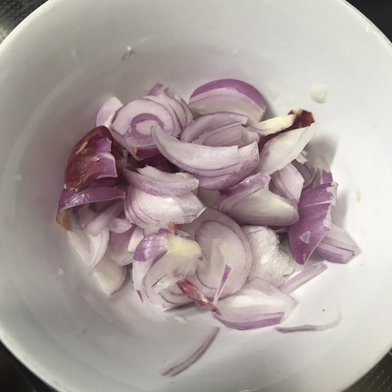 Step 1 Prepare the side ingredients for Hue shrimp and pork tapioca noodles