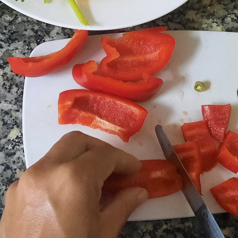 Step 1 Prepare ingredients and marinate the beef Stir-fried Beef with Bell Peppers and Celery