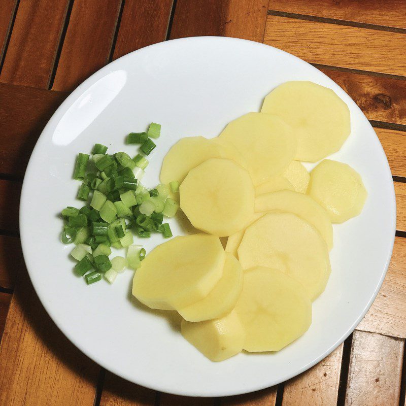 Step 1 Prepare ingredients and marinate the chicken Spicy Cheese Chicken (recipe shared by users)