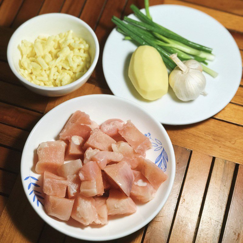 Step 1 Prepare ingredients and marinate the chicken Spicy Cheese Chicken (recipe shared by users)