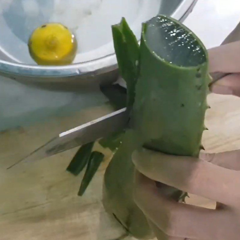 Step 2 Prepare the aloe vera Aloe Vera with red apple chia seeds