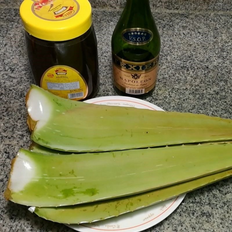 Step 1 Prepare Aloe Vera Aloe Vera with Honey and Alcohol