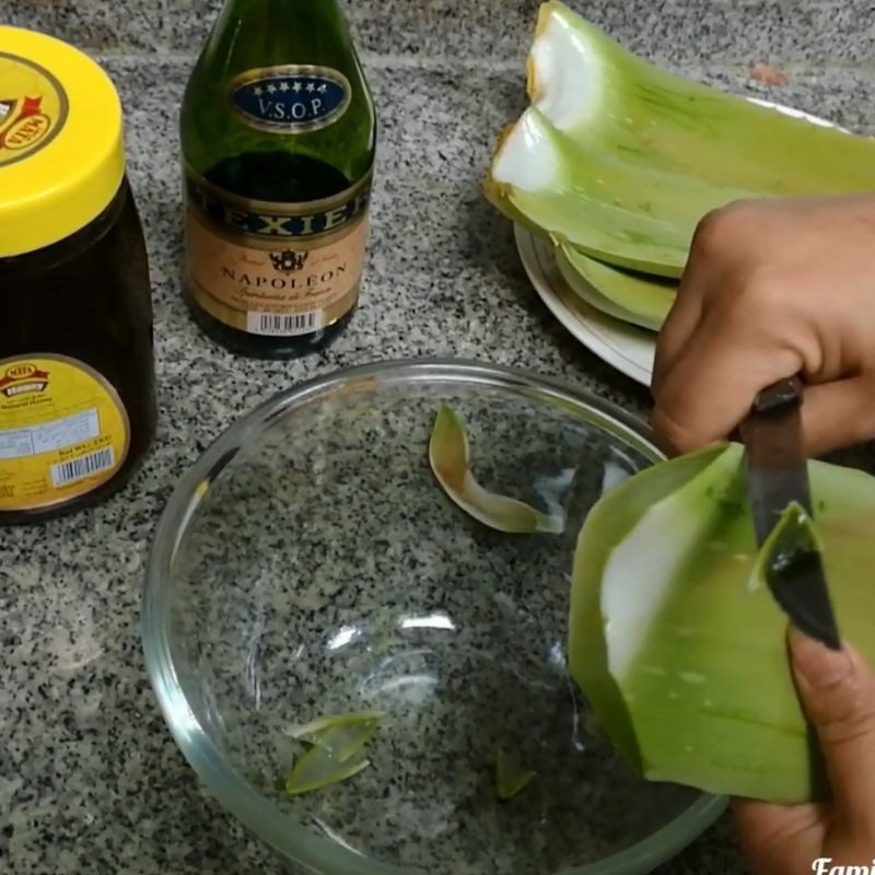 Step 1 Prepare Aloe Vera Aloe Vera with Honey and Alcohol