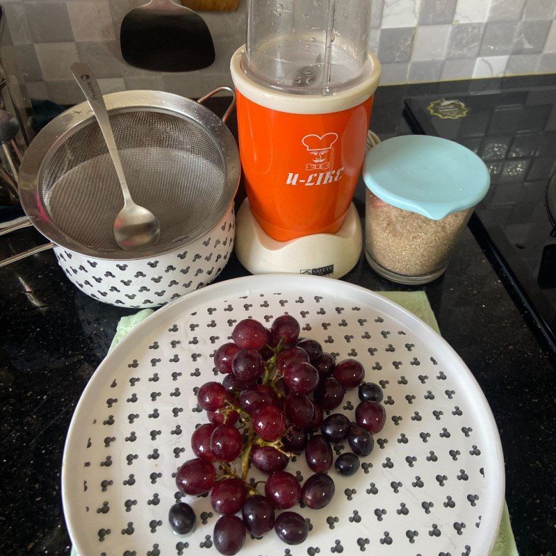 Step 1 Prepare grapes for Red Grape Juice