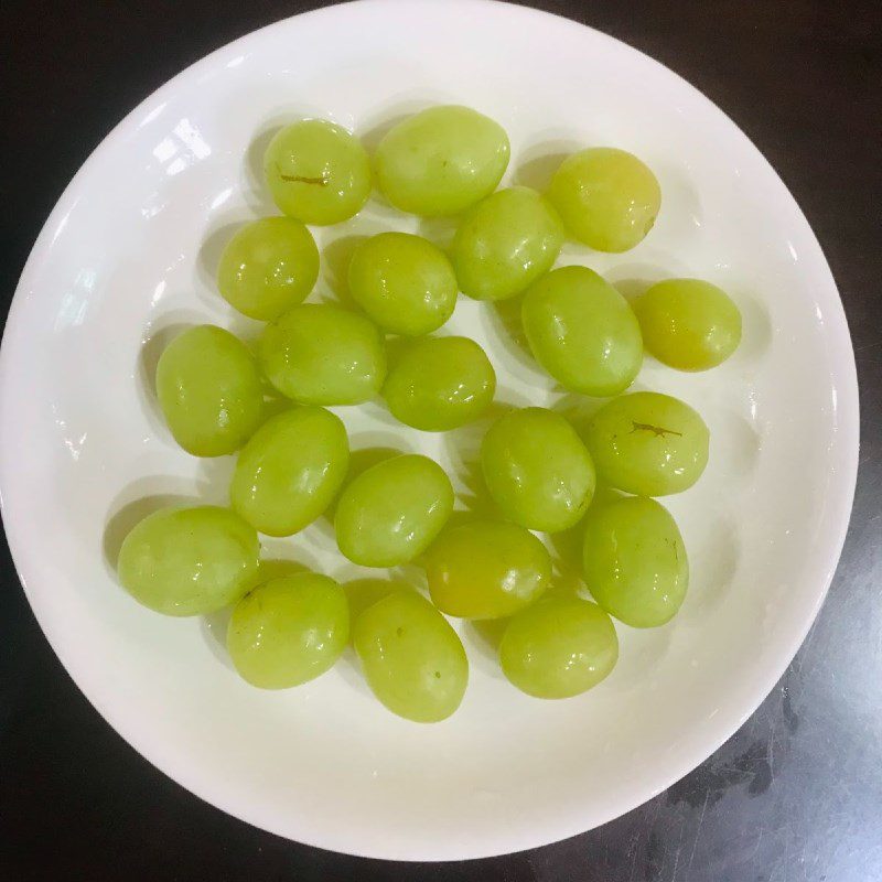 Step 1 Prepare green grapes Green grape juice